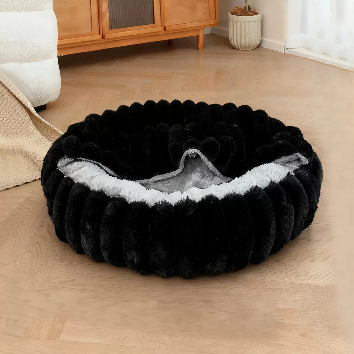 Hooded pet bed
