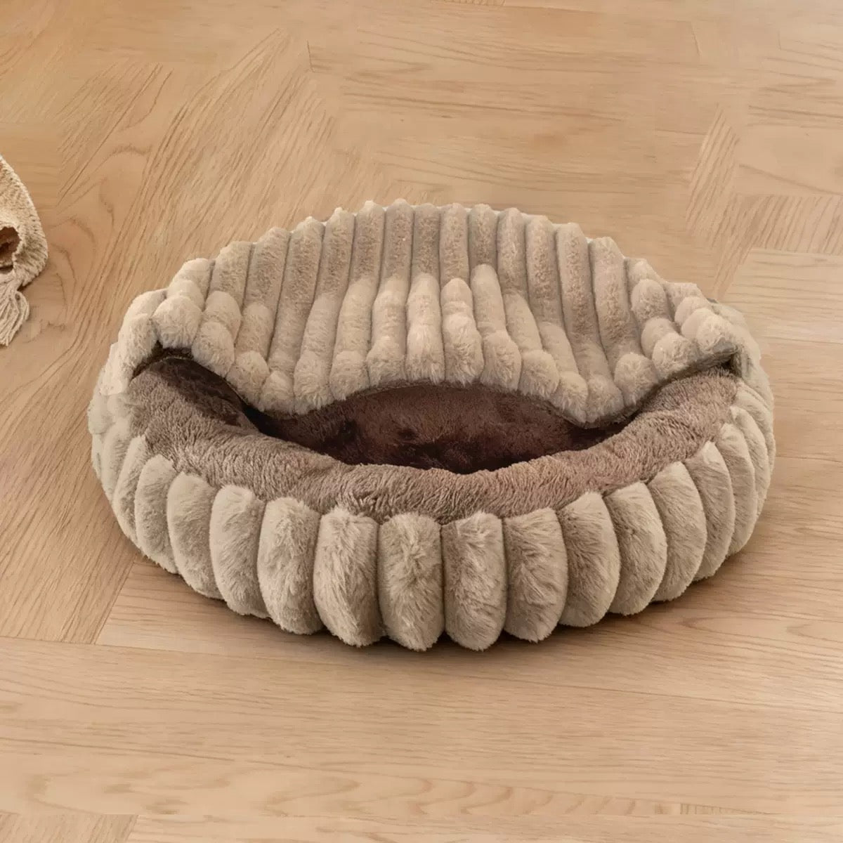 Hooded pet bed