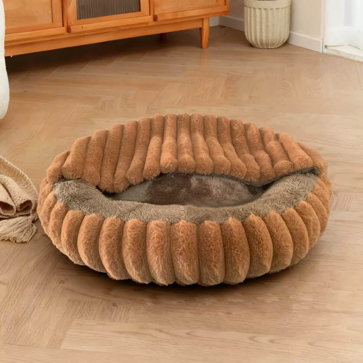 Hooded pet bed